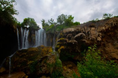 Konya Hadim 'deki Göksu nehrinde yer almaktadır. Yerkopru şelalesi ya da Hadim Goksu şelalesi olarak bilinir..