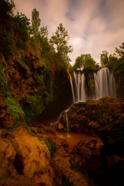 Konya Hadim 'deki Göksu nehrinde yer almaktadır. Yerkopru şelalesi ya da Hadim Goksu şelalesi olarak bilinir..