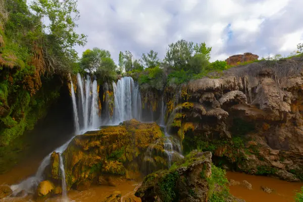 Liegt Fluss Goksu Konya Hadim Ist Bekannt Als Yerkopru Wasserfall — Stockfoto