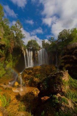 Konya Hadim 'deki Göksu nehrinde yer almaktadır. Yerkopru şelalesi ya da Hadim Goksu şelalesi olarak bilinir..