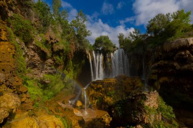 Konya Hadim 'deki Göksu nehrinde yer almaktadır. Yerkopru şelalesi ya da Hadim Goksu şelalesi olarak bilinir..