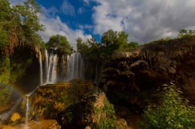 Konya Hadim 'deki Göksu nehrinde yer almaktadır. Yerkopru şelalesi ya da Hadim Goksu şelalesi olarak bilinir..