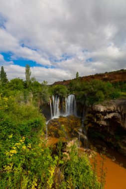 Konya Hadim 'deki Göksu nehrinde yer almaktadır. Yerkopru şelalesi ya da Hadim Goksu şelalesi olarak bilinir..