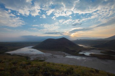 Karapnar Meke Krateri Gölü Karapnar 'ın 8 km güneydoğusunda. Dünya 'da eşi benzeri olmayan bir krater gölüdür..