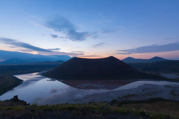 卡拉普纳Meke火山口湖位于卡拉普纳东南8公里处 它是一个火山口湖 是由世界上独一无二的两次爆炸形成的 — 图库照片