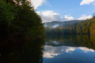 Yedigller Milli Parkı, Karadeniz Bölgesi 'ndeki Bolu iline bağlıdır..