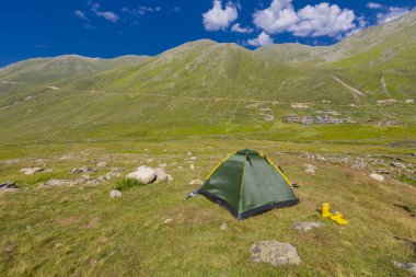 Avusor veya Avusr, Rize 'nin Amlhemin ilçesine bağlı bir platodur. 2700 metre yükseklikte ve 300 civarında ev var..
