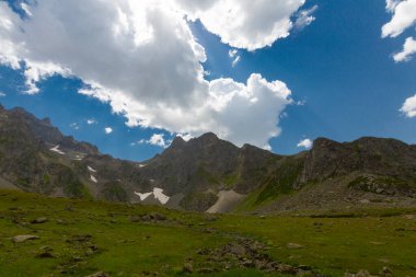 Avusor veya Avusr, Rize 'nin Amlhemin ilçesine bağlı bir platodur. 2700 metre yükseklikte ve 300 civarında ev var..