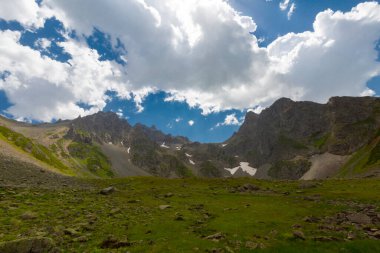 Avusor veya Avusr, Rize 'nin Amlhemin ilçesine bağlı bir platodur. 2700 metre yükseklikte ve 300 civarında ev var..