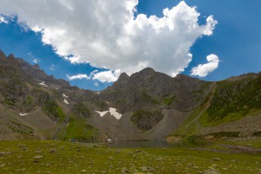 Avusor veya Avusr, Rize 'nin Amlhemin ilçesine bağlı bir platodur. 2700 metre yükseklikte ve 300 civarında ev var..