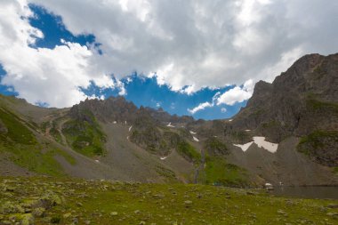 Avusor veya Avusr, Rize 'nin Amlhemin ilçesine bağlı bir platodur. 2700 metre yükseklikte ve 300 civarında ev var..