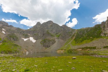 Avusor veya Avusr, Rize 'nin Amlhemin ilçesine bağlı bir platodur. 2700 metre yükseklikte ve 300 civarında ev var..
