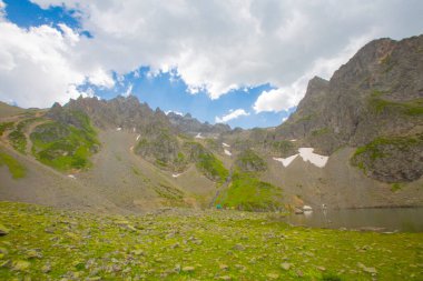 Avusor veya Avusr, Rize 'nin Amlhemin ilçesine bağlı bir platodur. 2700 metre yükseklikte ve 300 civarında ev var..