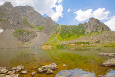 Avusor veya Avusr, Rize 'nin Amlhemin ilçesine bağlı bir platodur. 2700 metre yükseklikte ve 300 civarında ev var..
