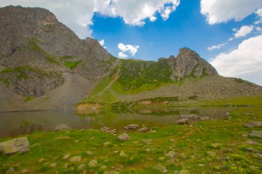 Avusor veya Avusr, Rize 'nin Amlhemin ilçesine bağlı bir platodur. 2700 metre yükseklikte ve 300 civarında ev var..