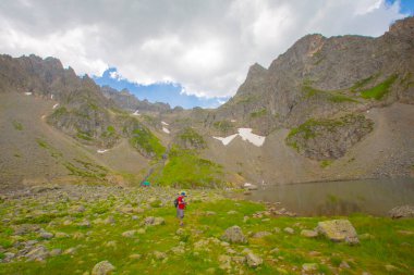 Avusor veya Avusr, Rize 'nin Amlhemin ilçesine bağlı bir platodur. 2700 metre yükseklikte ve 300 civarında ev var..