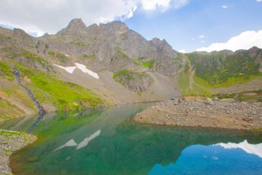 Avusor veya Avusr, Rize 'nin Amlhemin ilçesine bağlı bir platodur. 2700 metre yükseklikte ve 300 civarında ev var..
