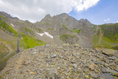Avusor veya Avusr, Rize 'nin Amlhemin ilçesine bağlı bir platodur. 2700 metre yükseklikte ve 300 civarında ev var..