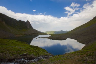Avusor veya Avusr, Rize 'nin Amlhemin ilçesine bağlı bir platodur. 2700 metre yükseklikte ve 300 civarında ev var..