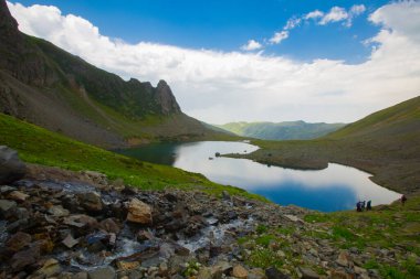 Avusor veya Avusr, Rize 'nin Amlhemin ilçesine bağlı bir platodur. 2700 metre yükseklikte ve 300 civarında ev var..