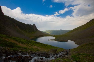 Avusor veya Avusr, Rize 'nin Amlhemin ilçesine bağlı bir platodur. 2700 metre yükseklikte ve 300 civarında ev var..