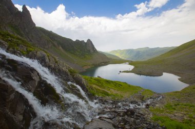 Avusor veya Avusr, Rize 'nin Amlhemin ilçesine bağlı bir platodur. 2700 metre yükseklikte ve 300 civarında ev var..