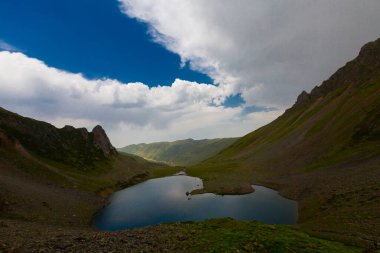 Avusor veya Avusr, Rize 'nin Amlhemin ilçesine bağlı bir platodur. 2700 metre yükseklikte ve 300 civarında ev var..