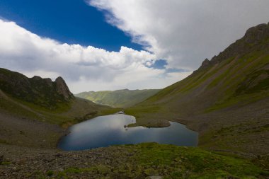 Avusor veya Avusr, Rize 'nin Amlhemin ilçesine bağlı bir platodur. 2700 metre yükseklikte ve 300 civarında ev var..