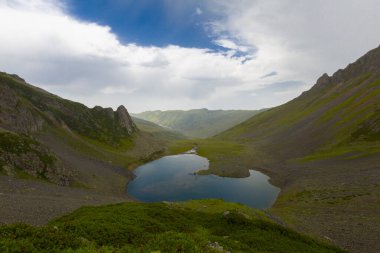 Avusor veya Avusr, Rize 'nin Amlhemin ilçesine bağlı bir platodur. 2700 metre yükseklikte ve 300 civarında ev var..