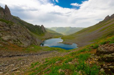 Avusor veya Avusr, Rize 'nin Amlhemin ilçesine bağlı bir platodur. 2700 metre yükseklikte ve 300 civarında ev var..