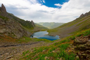 Avusor veya Avusr, Rize 'nin Amlhemin ilçesine bağlı bir platodur. 2700 metre yükseklikte ve 300 civarında ev var..