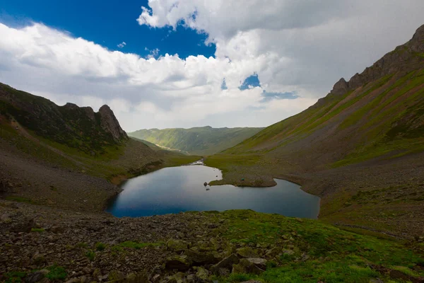 Avusor veya Avusr, Rize 'nin Amlhemin ilçesine bağlı bir platodur. 2700 metre yükseklikte ve 300 civarında ev var..