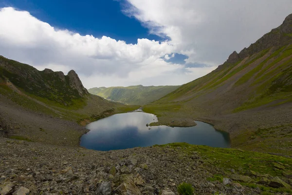 Avusor veya Avusr, Rize 'nin Amlhemin ilçesine bağlı bir platodur. 2700 metre yükseklikte ve 300 civarında ev var..