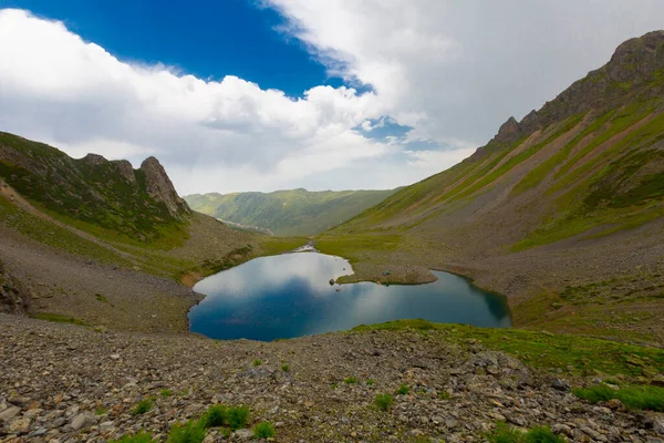Avusor veya Avusr, Rize 'nin Amlhemin ilçesine bağlı bir platodur. 2700 metre yükseklikte ve 300 civarında ev var..