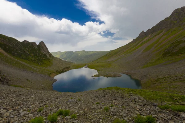 Avusor veya Avusr, Rize 'nin Amlhemin ilçesine bağlı bir platodur. 2700 metre yükseklikte ve 300 civarında ev var..