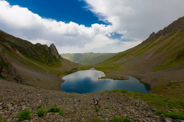 Avusor veya Avusr, Rize 'nin Amlhemin ilçesine bağlı bir platodur. 2700 metre yükseklikte ve 300 civarında ev var..