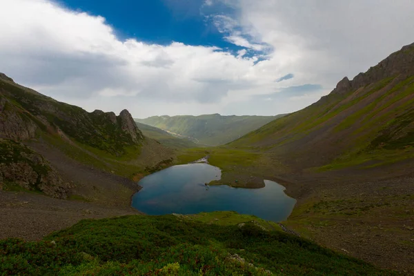 Avusor veya Avusr, Rize 'nin Amlhemin ilçesine bağlı bir platodur. 2700 metre yükseklikte ve 300 civarında ev var..