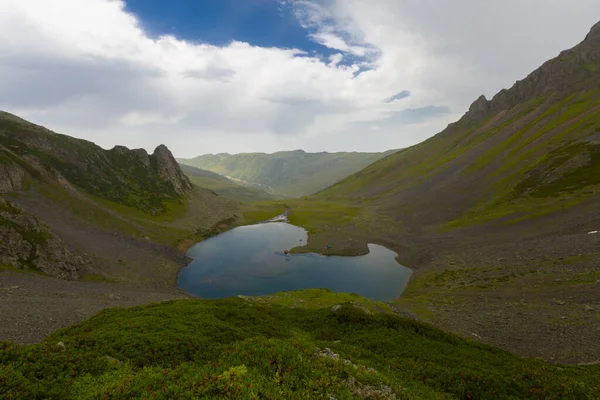 Avusor veya Avusr, Rize 'nin Amlhemin ilçesine bağlı bir platodur. 2700 metre yükseklikte ve 300 civarında ev var..