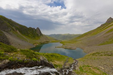 Avusor veya Avusr, Rize 'nin Amlhemin ilçesine bağlı bir platodur. 2700 metre yükseklikte ve 300 civarında ev var..
