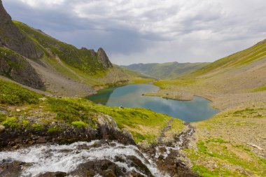 Avusor veya Avusr, Rize 'nin Amlhemin ilçesine bağlı bir platodur. 2700 metre yükseklikte ve 300 civarında ev var..