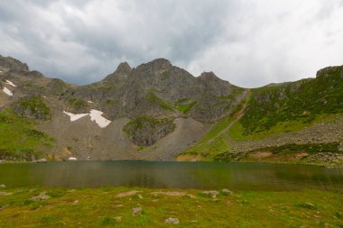 Avusor veya Avusr, Rize 'nin Amlhemin ilçesine bağlı bir platodur. 2700 metre yükseklikte ve 300 civarında ev var..