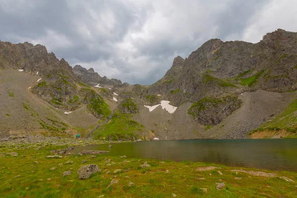Avusor veya Avusr, Rize 'nin Amlhemin ilçesine bağlı bir platodur. 2700 metre yükseklikte ve 300 civarında ev var..