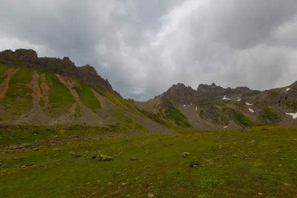 Avusor veya Avusr, Rize 'nin Amlhemin ilçesine bağlı bir platodur. 2700 metre yükseklikte ve 300 civarında ev var..