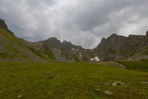 Avusor veya Avusr, Rize 'nin Amlhemin ilçesine bağlı bir platodur. 2700 metre yükseklikte ve 300 civarında ev var..