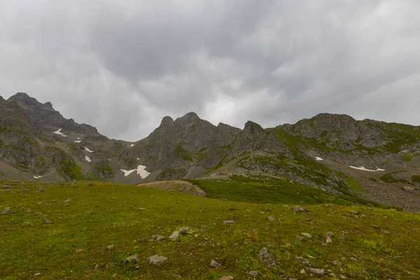Avusor veya Avusr, Rize 'nin Amlhemin ilçesine bağlı bir platodur. 2700 metre yükseklikte ve 300 civarında ev var..