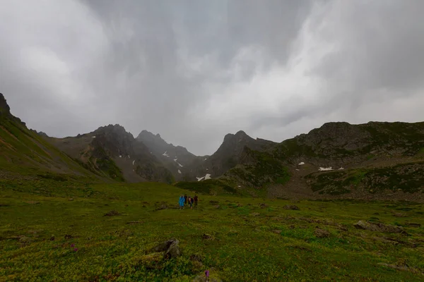 Avusor veya Avusr, Rize 'nin Amlhemin ilçesine bağlı bir platodur. 2700 metre yükseklikte ve 300 civarında ev var..