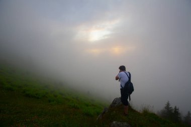 Kakar Dağları 'nın en zor zirvesi olan Verenik, Verenik' tir. Bulut Vadisi 'ne en kolay erişim Artvin' in Yusufeli ilçesine bağlı Yaylalar köyünden sağlanır. ... Kapl Lakes isimlerini Rize ve Erzurum arasındaki geçitlerden aldı..
