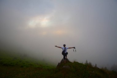 Kakar Dağları 'nın en zor zirvesi olan Verenik, Verenik' tir. Bulut Vadisi 'ne en kolay erişim Artvin' in Yusufeli ilçesine bağlı Yaylalar köyünden sağlanır. ... Kapl Lakes isimlerini Rize ve Erzurum arasındaki geçitlerden aldı..