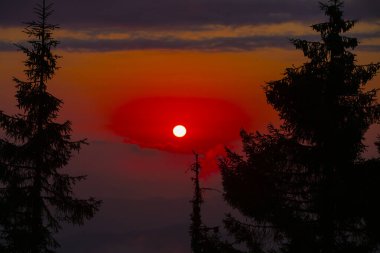 Kakar Dağları 'nın en zor zirvesi olan Verenik, Verenik' tir. Bulut Vadisi 'ne en kolay erişim Artvin' in Yusufeli ilçesine bağlı Yaylalar köyünden sağlanır. ... Kapl Lakes isimlerini Rize ve Erzurum arasındaki geçitlerden aldı..