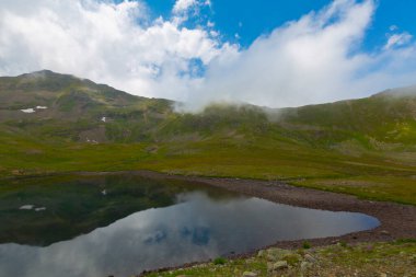 Ambarl Platosu, Rize 'nin Amlhemin ilçesinin dağlık bir bölgesinde yer alan bir platodur. Amlhemin 'den 46 km, Hemin' den 42 km ve Ayeli 'den 57 km uzaklıktadır..